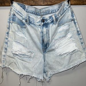 American eagle distressed light wash mom short size 8